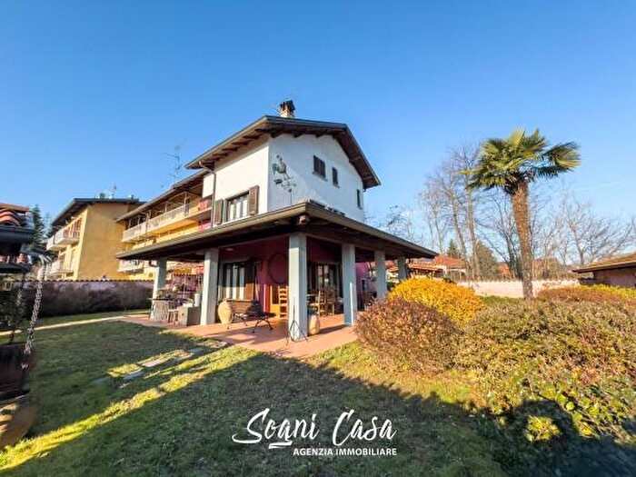 Casa con 6 locali in vendita in Via Martiri, Cressa