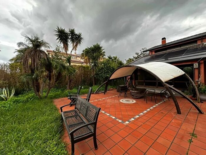 Casa con 8 locali in vendita in Praia A Mare