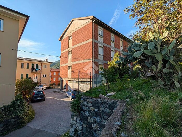 Appartamento quadrilocale in vendita in Via Battaglione I Zinara, Deiva Marina