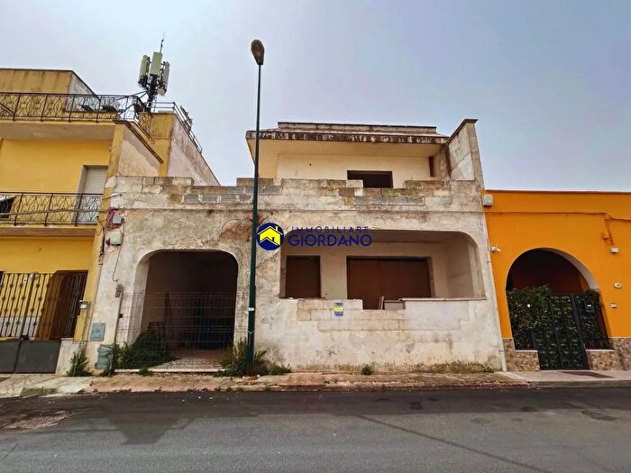 Casa con 5 locali in vendita in Via San Domenico Savio, Squinzano