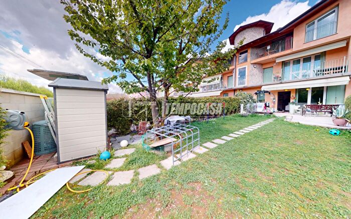 Appartamento trilocale in vendita in Via Doberdò, Malnate