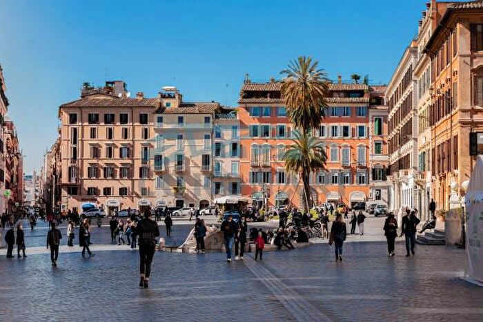 Appartamento quadrilocale in vendita in Via della Croce, Roma