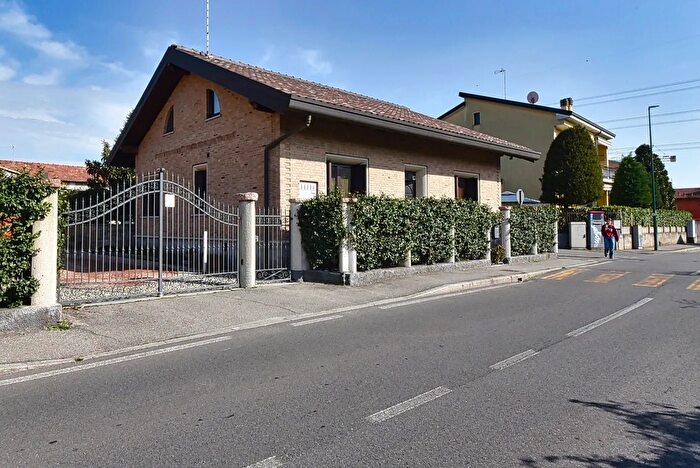 Casa quadrilocale in vendita in Via San Martino, Paderno Dugnano
