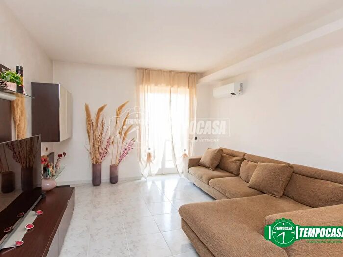 Appartamento trilocale in vendita in Via Vespri Siciliani, Busto Arsizio