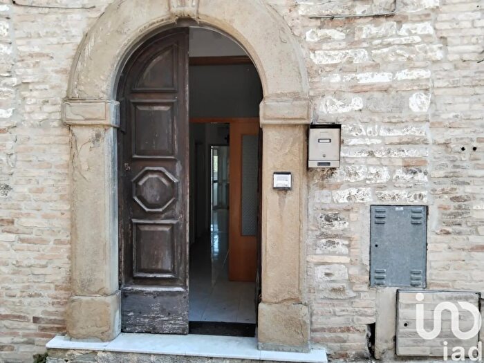 Appartamento quadrilocale in vendita in Via Raffaello, Pergola