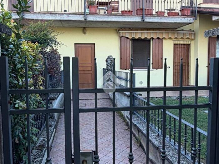 Appartamento trilocale in vendita in Via Vincenzo Foppa, Centro, Leno