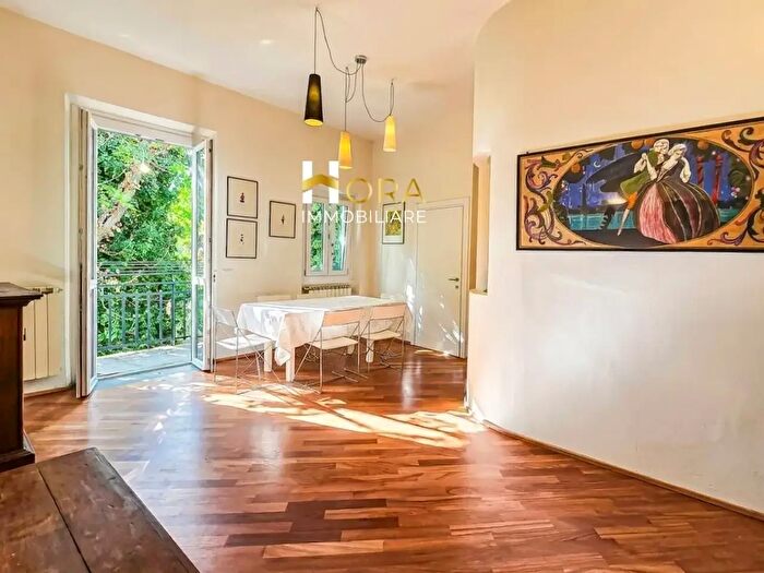 Appartamento con 6 locali in vendita in Piazzale della Porta Romana, Firenze