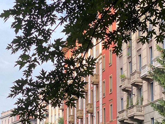 Appartamento trilocale in affitto in Via Alfredo Oriani, Quadronno Crocetta, Milano