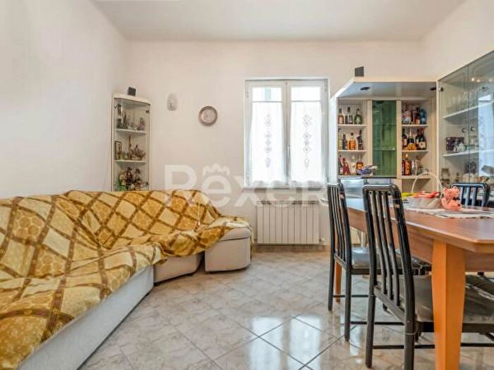 Appartamento con 5 locali in vendita in Piazza Errico Petrella, Genova