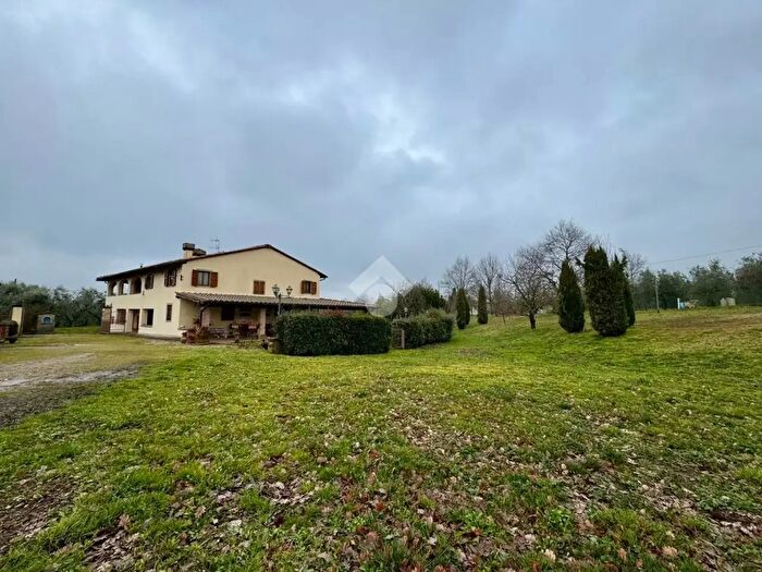 Casa con 8 locali in vendita in Località Borgo a Cascia, Reggello