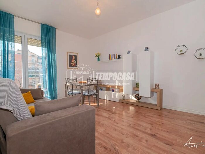 Appartamento trilocale in vendita in Via Corelli, Modena