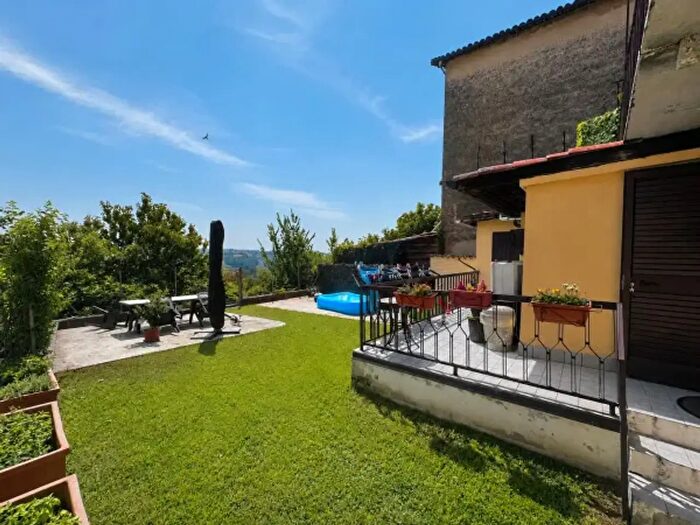 Casa quadrilocale in vendita in Strada Vallensogno, Portacomaro