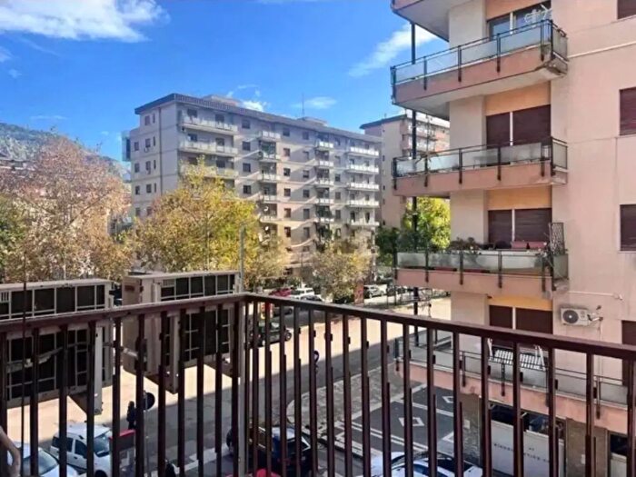 Appartamento con 6 locali in vendita in Viale Strasburgo, Palermo