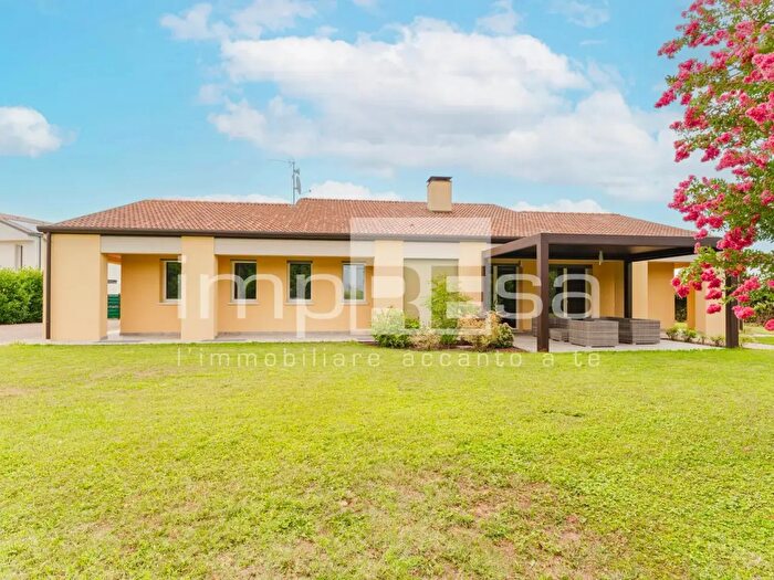 Casa con 8 locali in vendita in Via Ungheresca Sud c, Mareno Di Piave