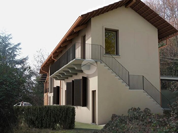 Casa con 6 locali in vendita in Via Roma, Trana