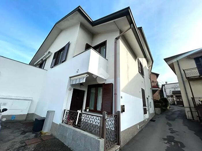 Appartamento quadrilocale in vendita in Via Lepanto, Cantu'