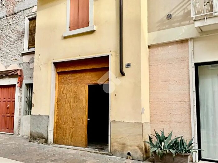 Casa trilocale in vendita in Via Roma, Bussolengo