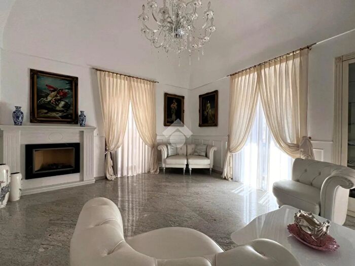 Casa con 6 locali in vendita in Via Maggio, Altamura