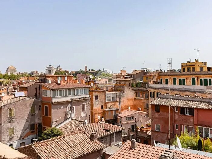 Appartamento quadrilocale in vendita in Piazza Sidney Sonnino, Roma