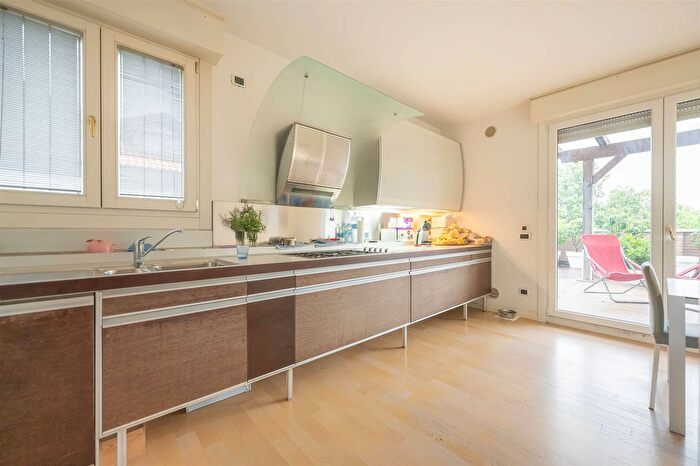 Appartamento con 8 locali in vendita in Via Polveriera Padova, Padova