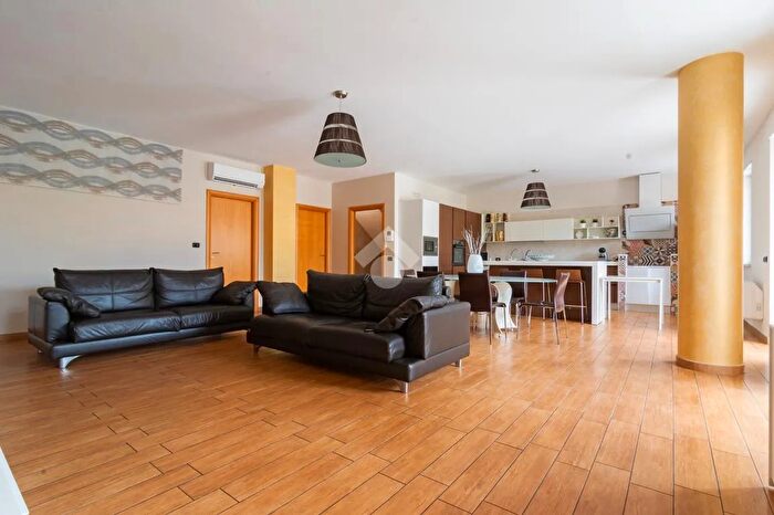 Appartamento con 5 locali in vendita in Via Antonio Manuzzi, Conversano