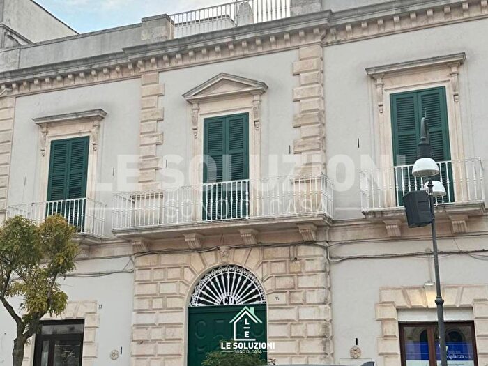 Appartamento trilocale in affitto in Corso Umberto, Putignano