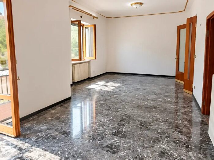 Appartamento con 6 locali in vendita in Viale Antonio Gramsci, Asciano