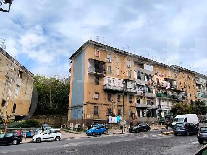 Appartamento bilocale in vendita in Via Marigliano, Napoli