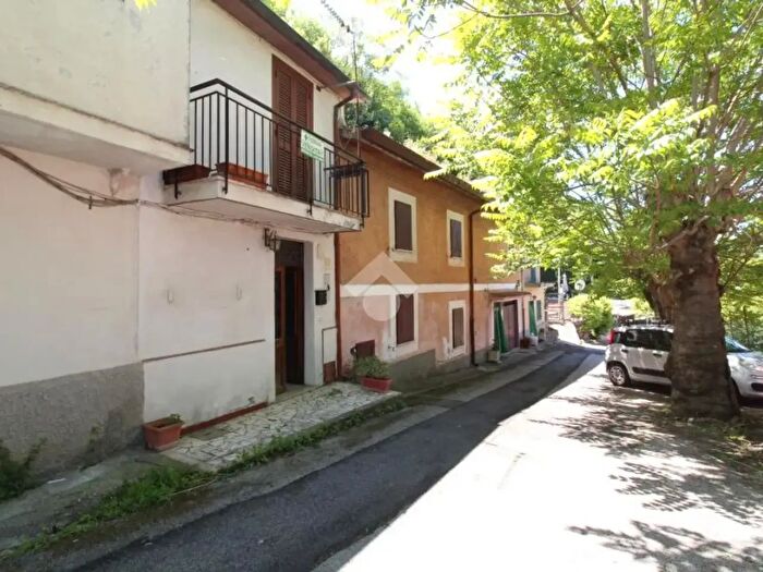 Appartamento bilocale in vendita in Via Montebello, Scandriglia