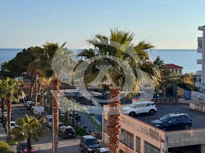 Appartamento trilocale in vendita in Via Barabino, Sanremo