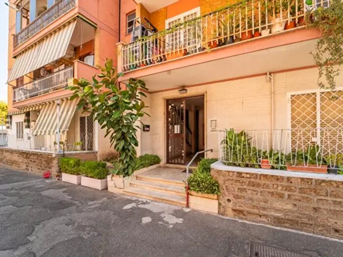 Appartamento trilocale in vendita in Via delle Mandragore, Roma