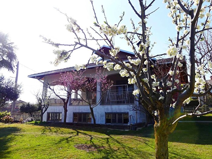 Casa trilocale in vendita in Via Adelchi Cerruti Crosa E Lessona, Lessona