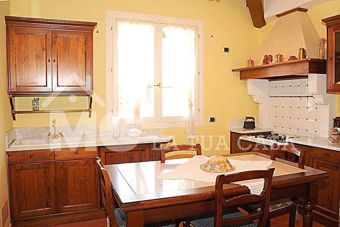 Casa con 6 locali in vendita in Serramazzoni