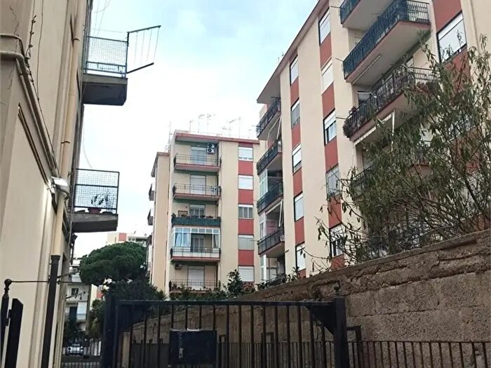 Appartamento trilocale in vendita in Via del Carmine, Messina