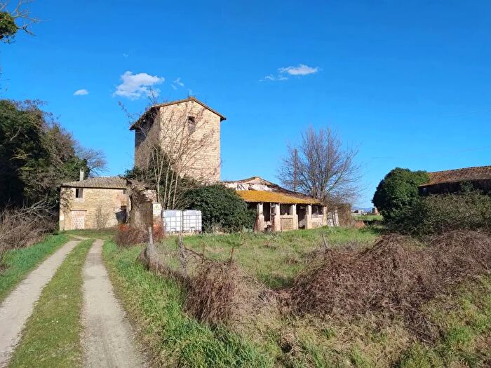 Casa con 9 locali in vendita in Località Campagna, Torgiano