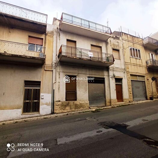Casa con 6 locali in vendita in Modica