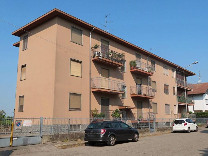 Appartamento trilocale in affitto in Via Arbogna, Bicocca, Novara