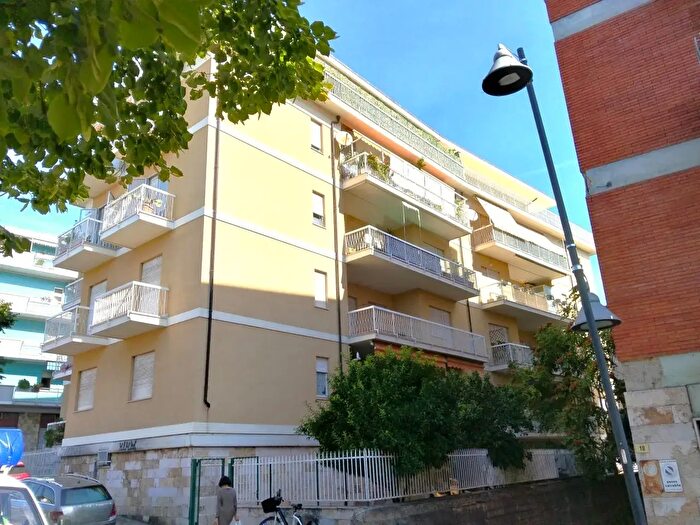 Appartamento con 7 locali in vendita in Via Pian delle Mele, Pescara
