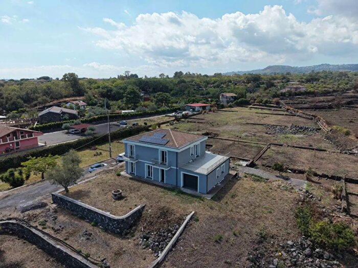 Casa con 7 locali in vendita in Via Cantagallo, Aci Sant'Antonio