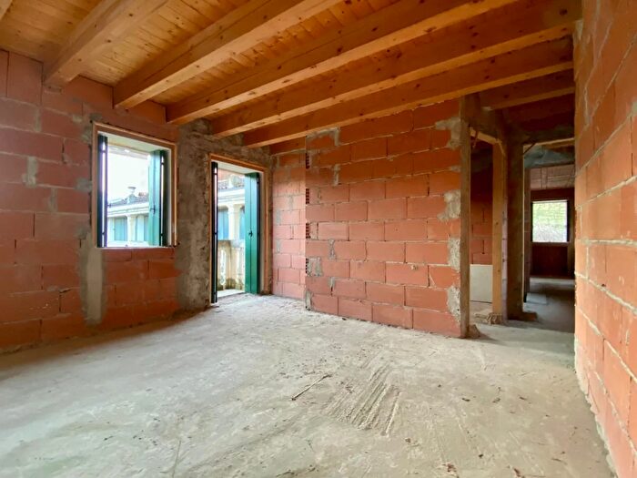 Casa con 5 locali in vendita in Via Buzzolati, Arcugnano