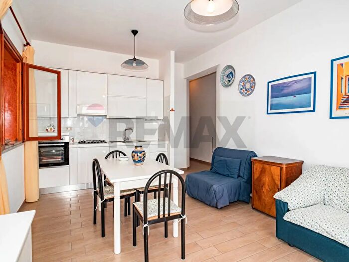 Appartamento quadrilocale in vendita in Letojanni