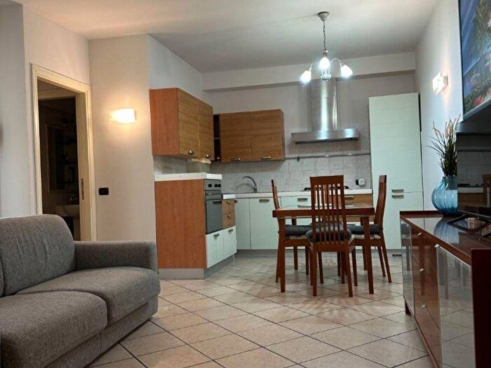 Appartamento trilocale in affitto in Via Fortino, Lido di Camaiore, Camaiore