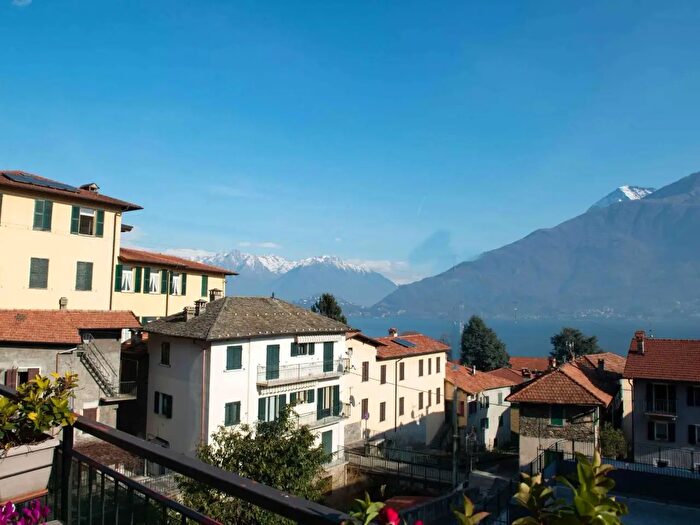 Appartamento con 5 locali in vendita in Via Calozzo, Pianello Del Lario