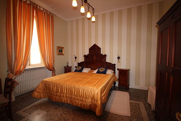 Casa con 15 locali in vendita in Cannobio