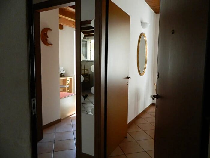 Appartamento trilocale in affitto in Via Rezia, Pavia