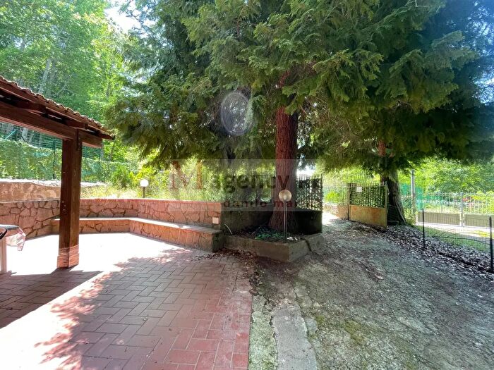 Casa con 5 locali in vendita in San Roberto