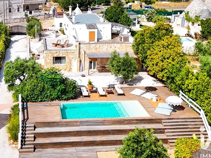 Casa con 12 locali in vendita in Strada Comunale Contrada Iannuzzi, Locorotondo