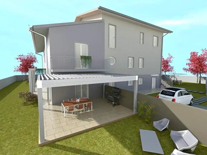 Casa con 6 locali in vendita in Cascina