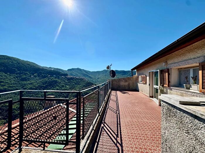 Casa con 5 locali in vendita in Piazza del Popolo, Cesio