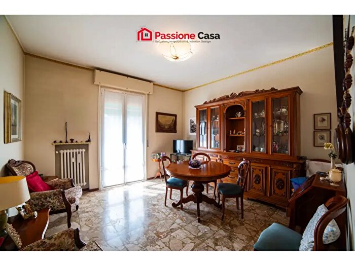 Appartamento trilocale in vendita in Parma